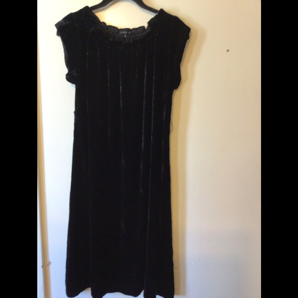 - Theory black velvet  viscose and silk  whimsical ,fairy dress with belt Sz S